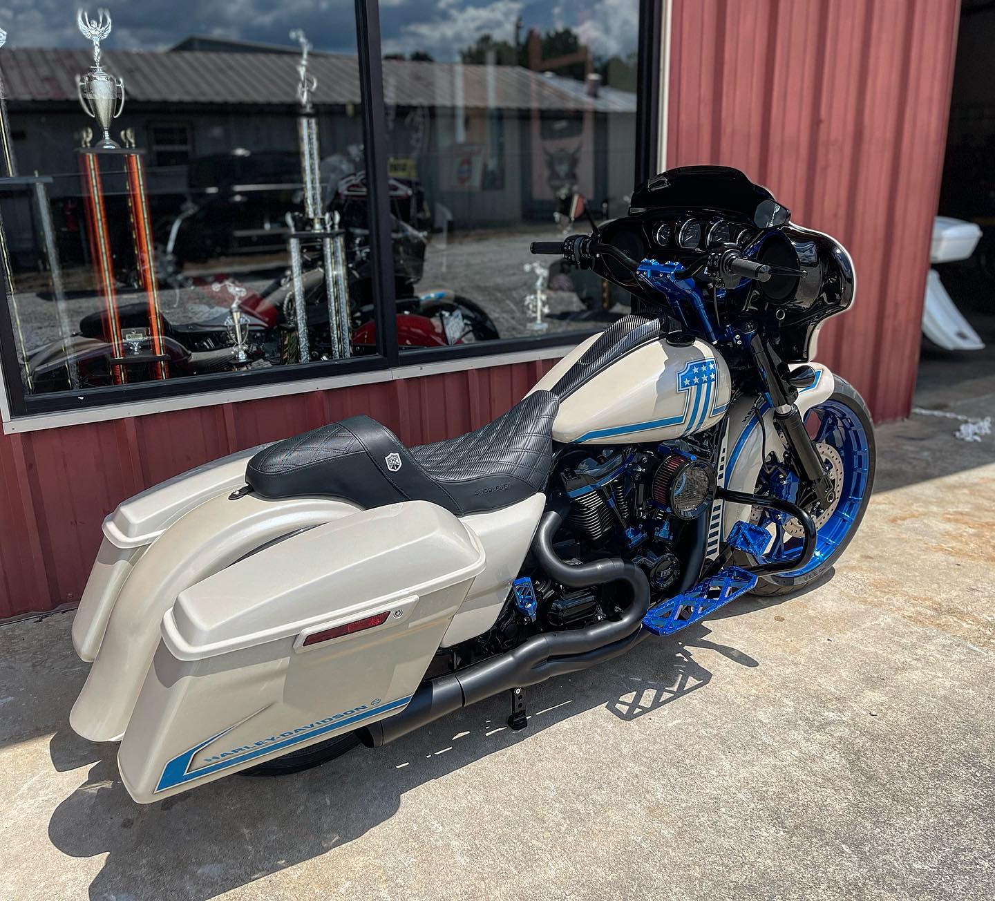 FXW Street Glide Hybrid