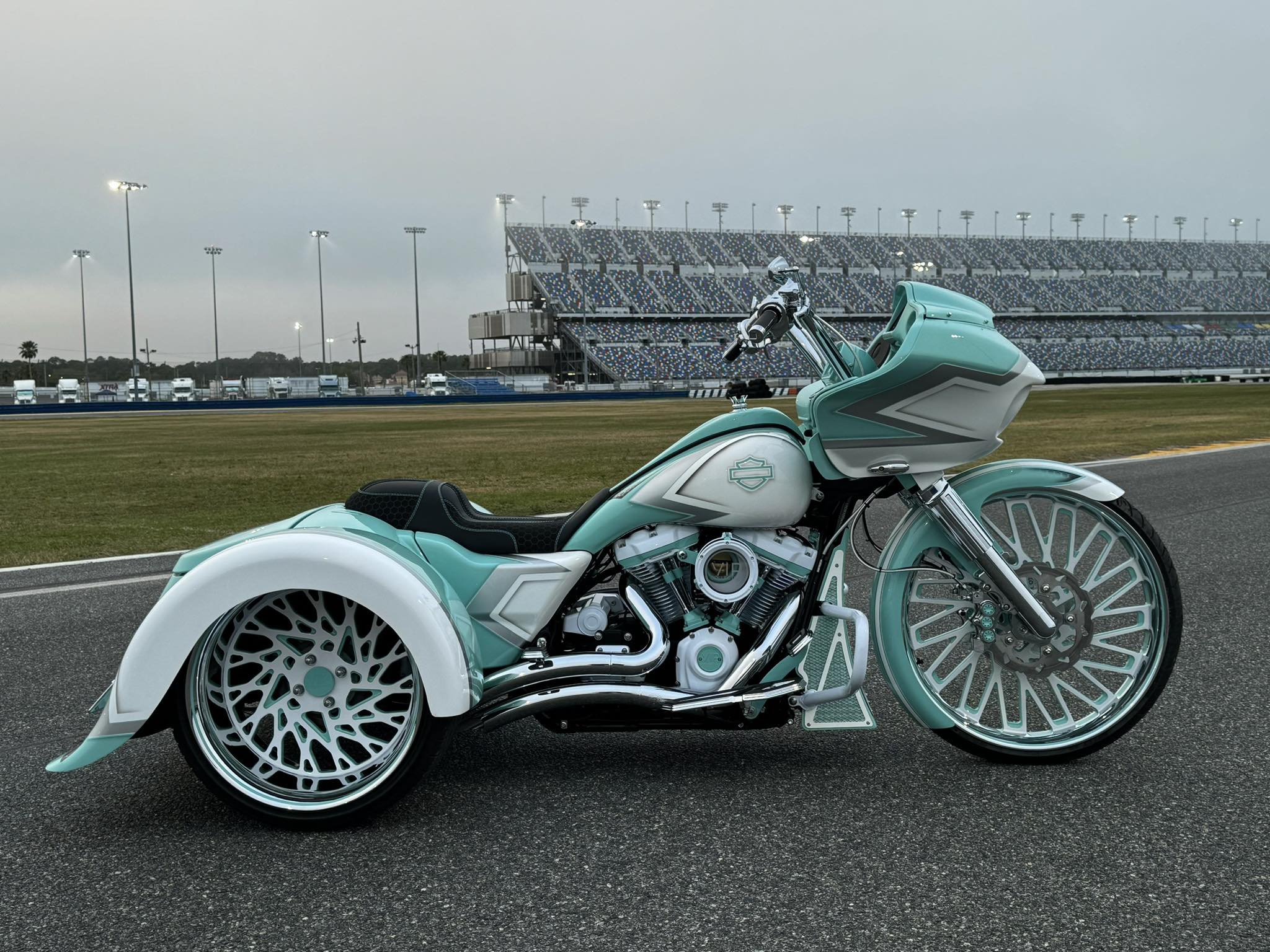 2023 26" Road Glide RG3 Trike