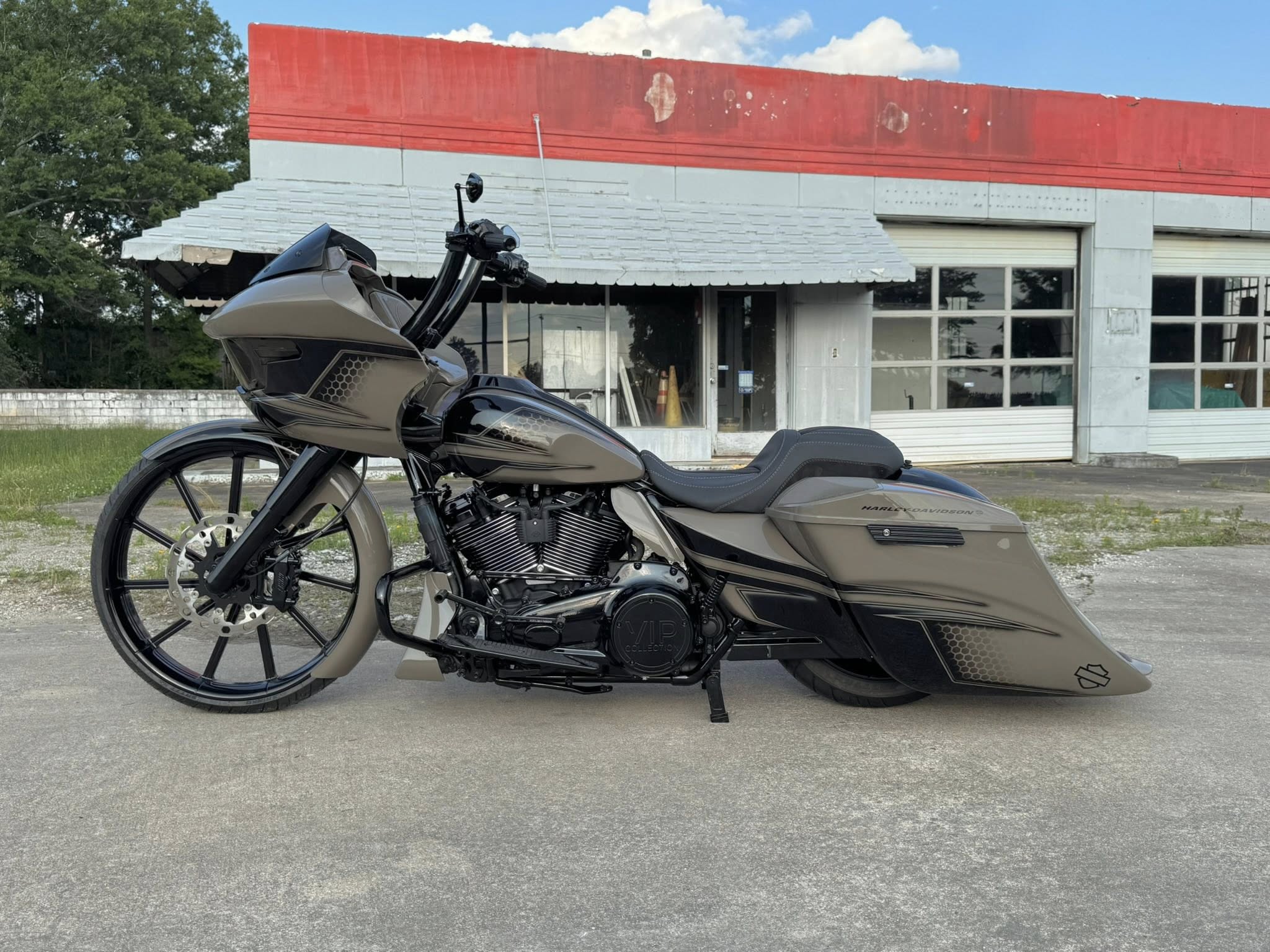 2024 26" VIP Road Glide Custom