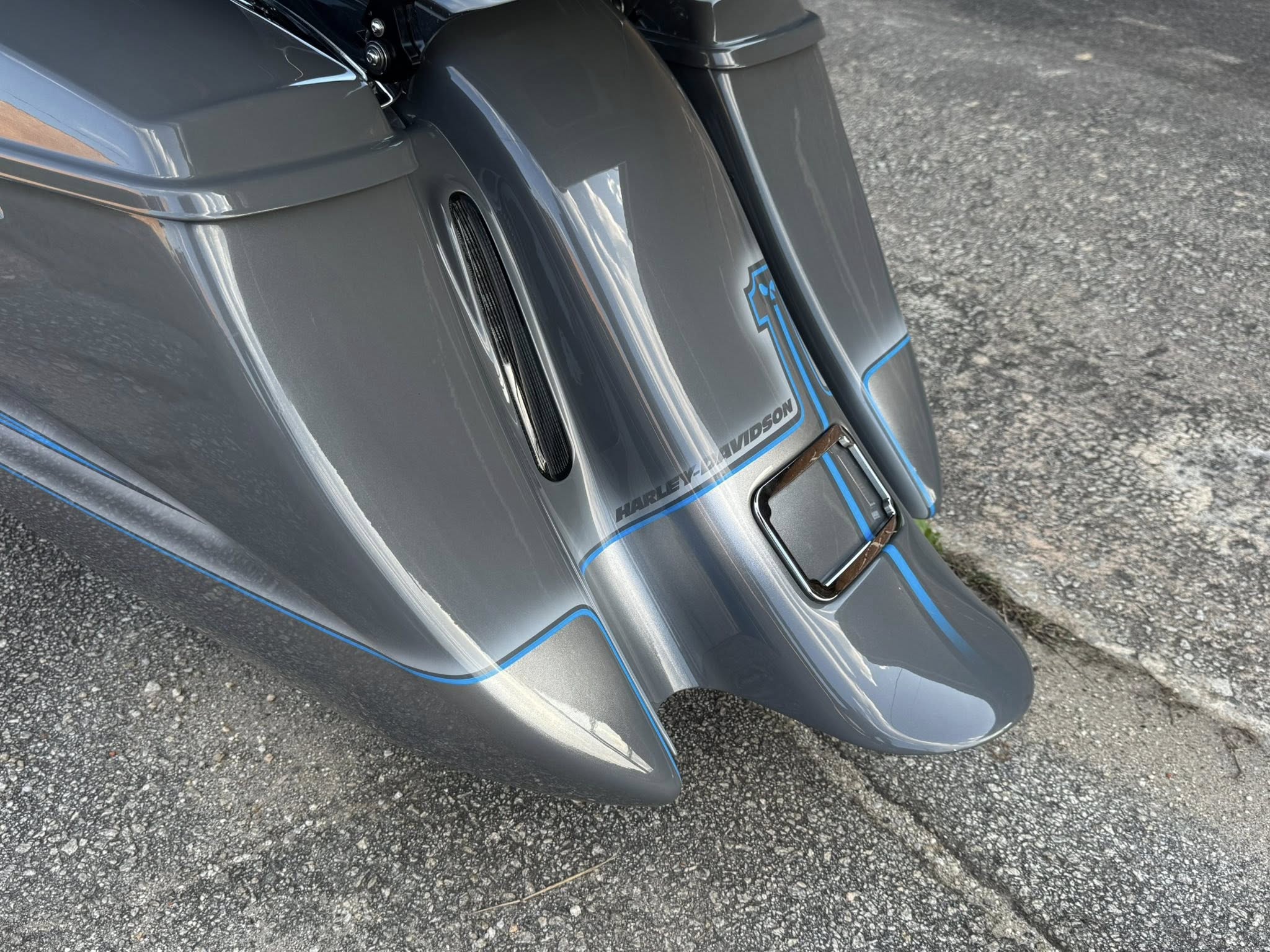 2022 Harley-Davidson 23" Fat Tire Road Glide Limited