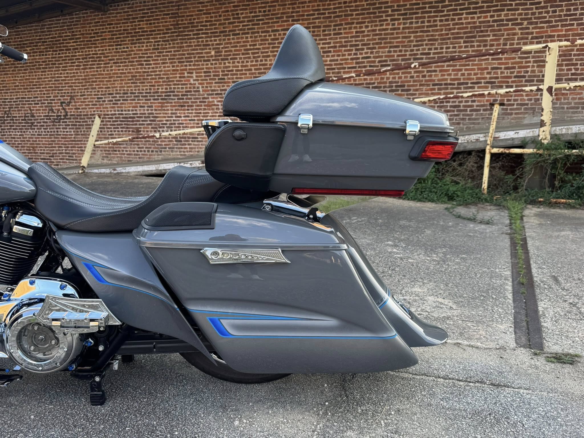 2022 Harley-Davidson 23" Fat Tire Road Glide Limited