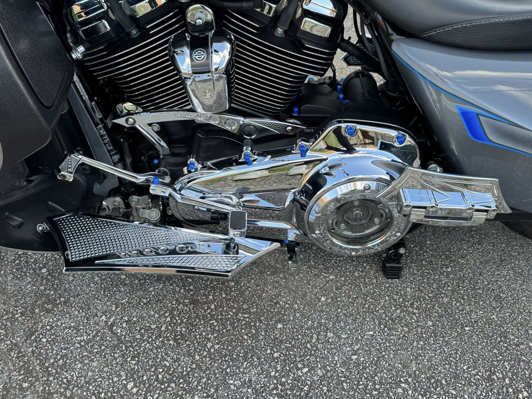 2022 Harley-Davidson 23" Fat Tire Road Glide Limited