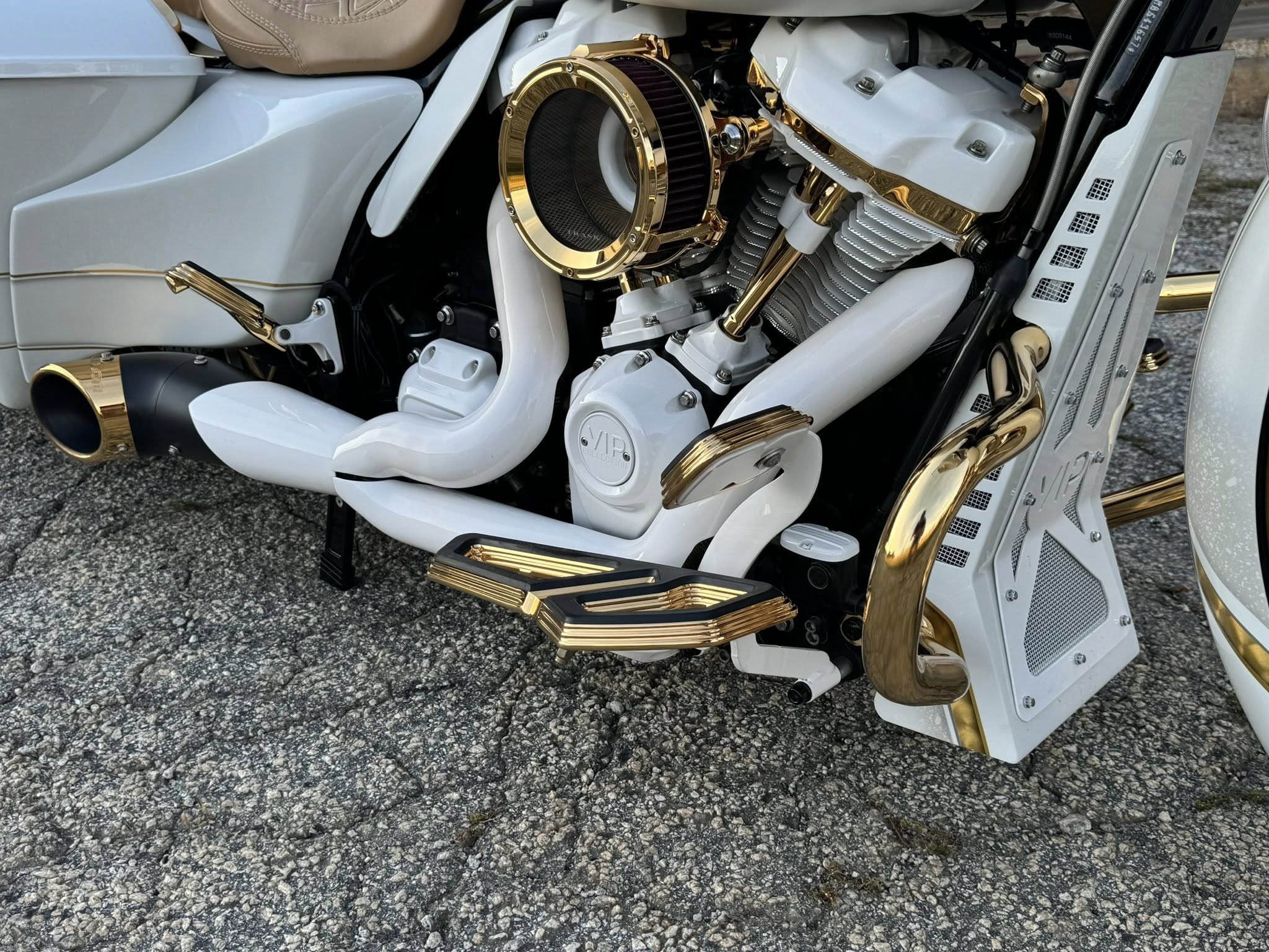 2021 Harley-Davidson 24K Gold 26" Road Glide