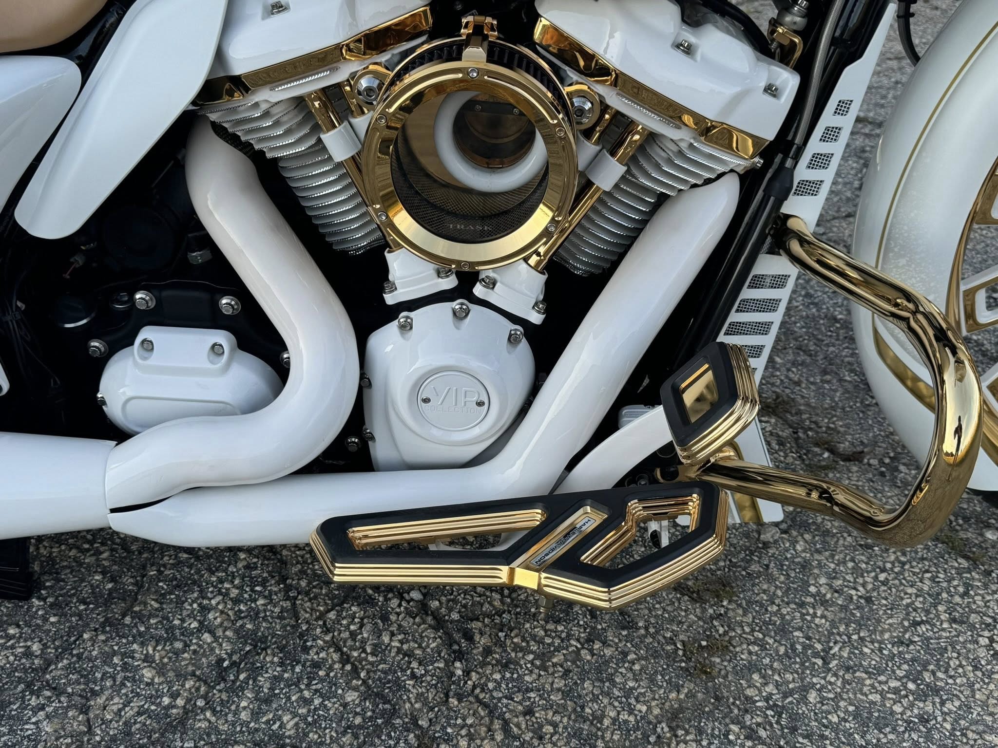 2021 Harley-Davidson 24K Gold 26" Road Glide