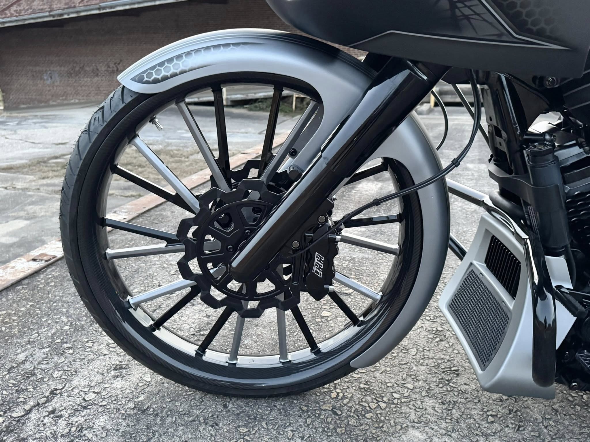 2025 Harley-Davidson Luxury 26" Road Glide