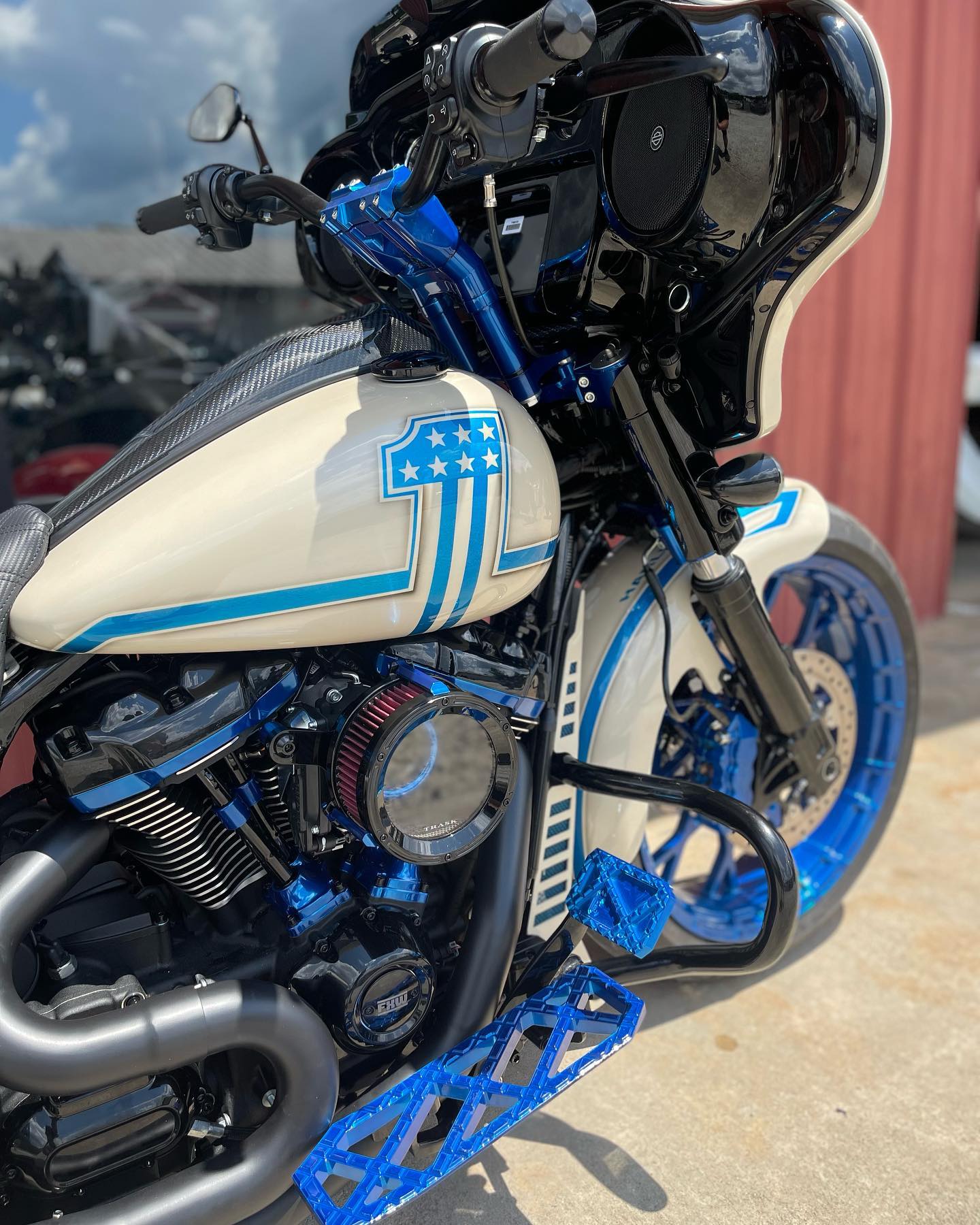 FXW Street Glide Hybrid