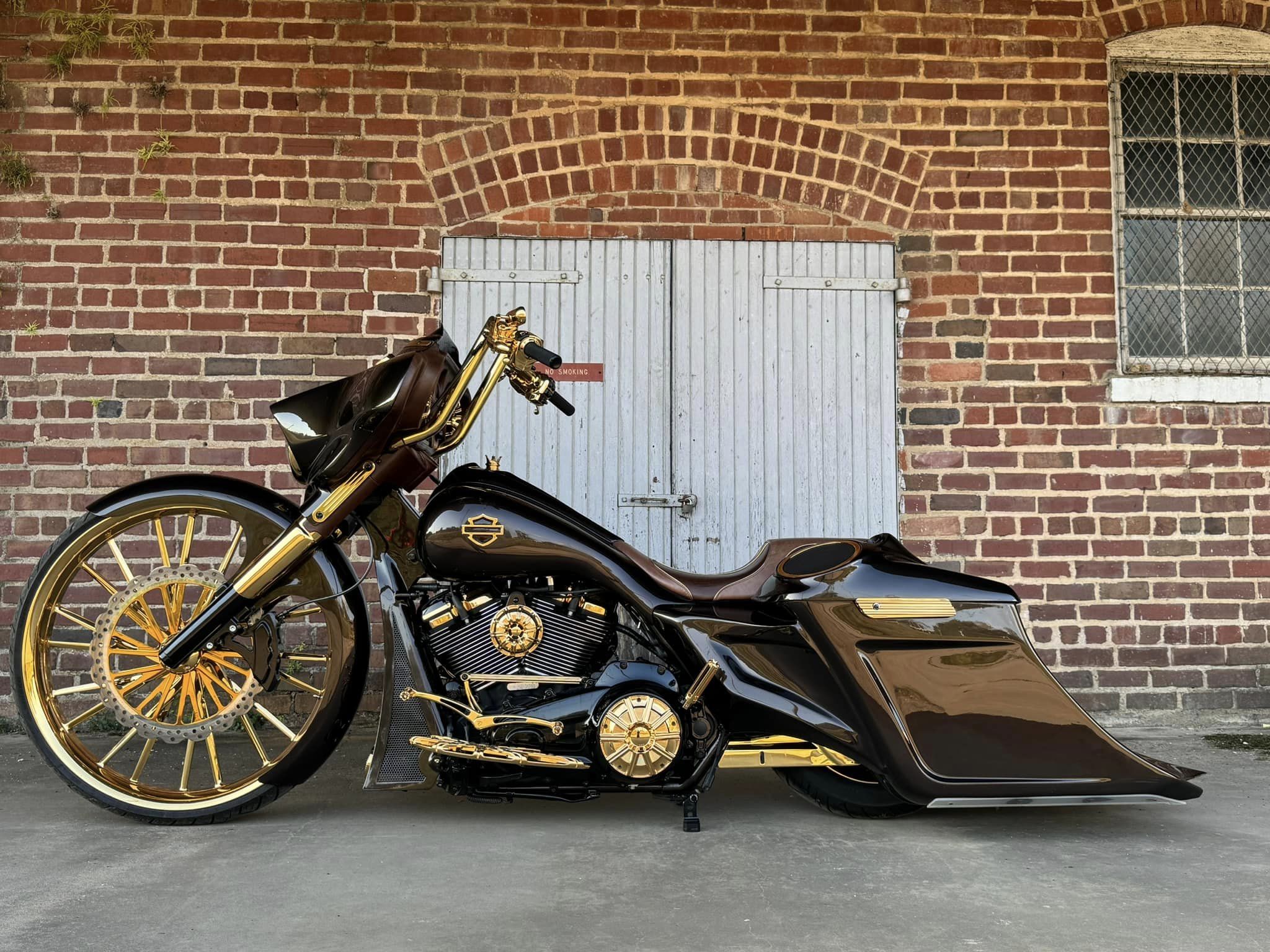 2017 30" VIP Luxury Street Glide