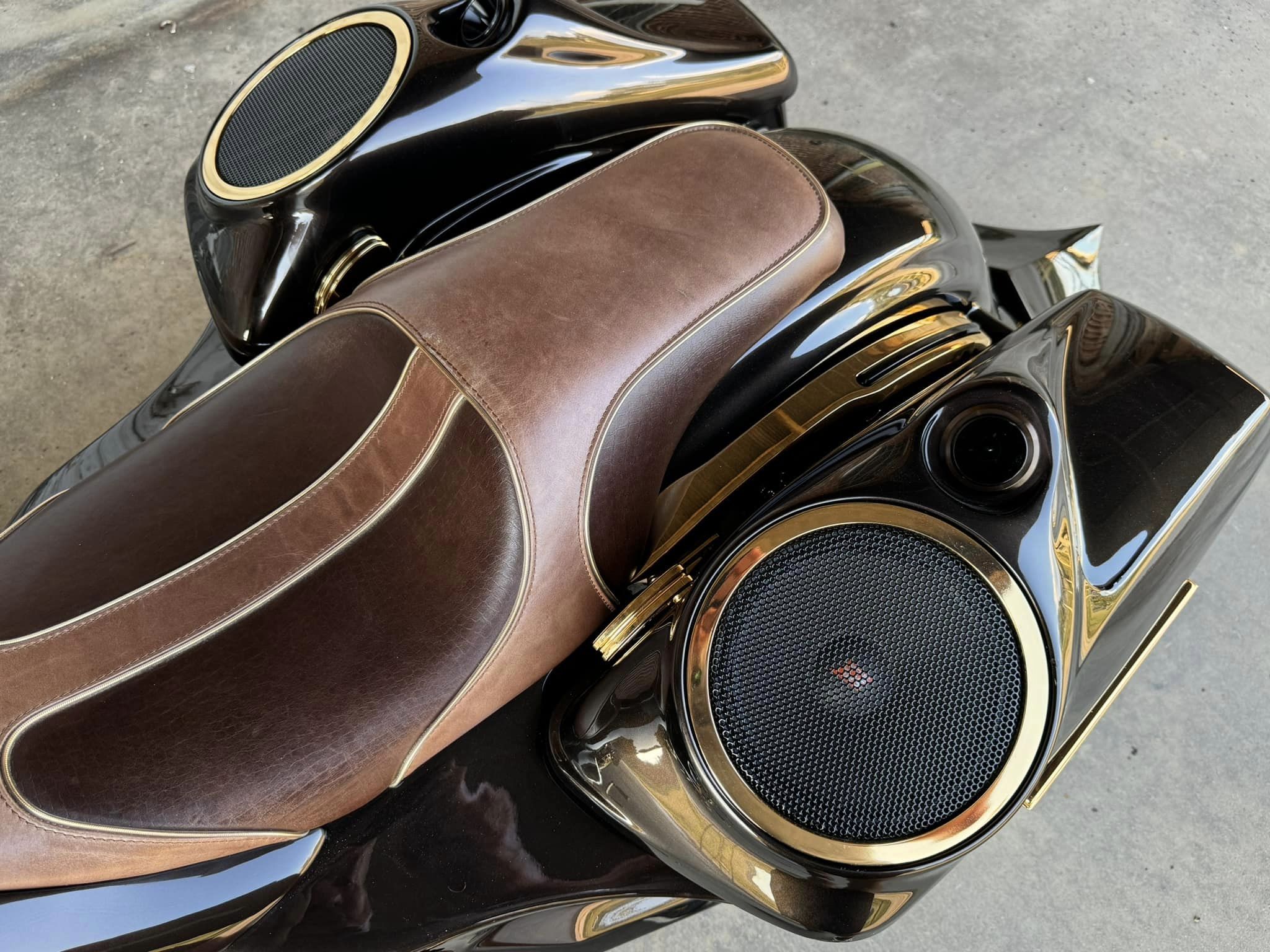 2017 30" VIP Luxury Street Glide