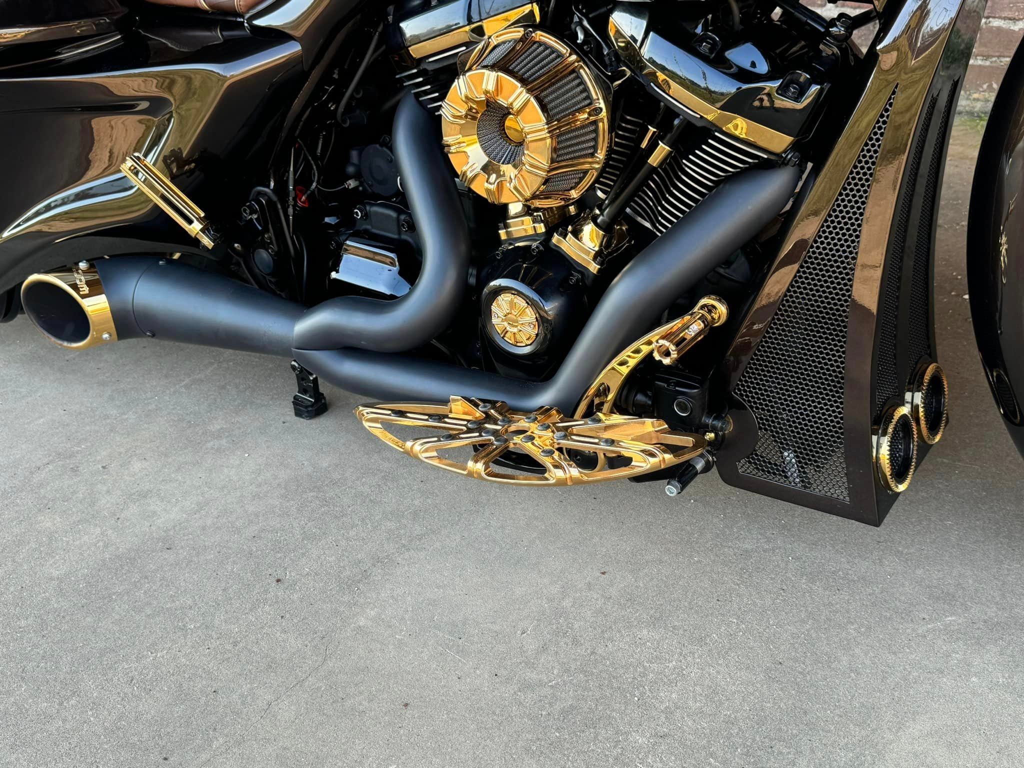 2017 30" VIP Luxury Street Glide