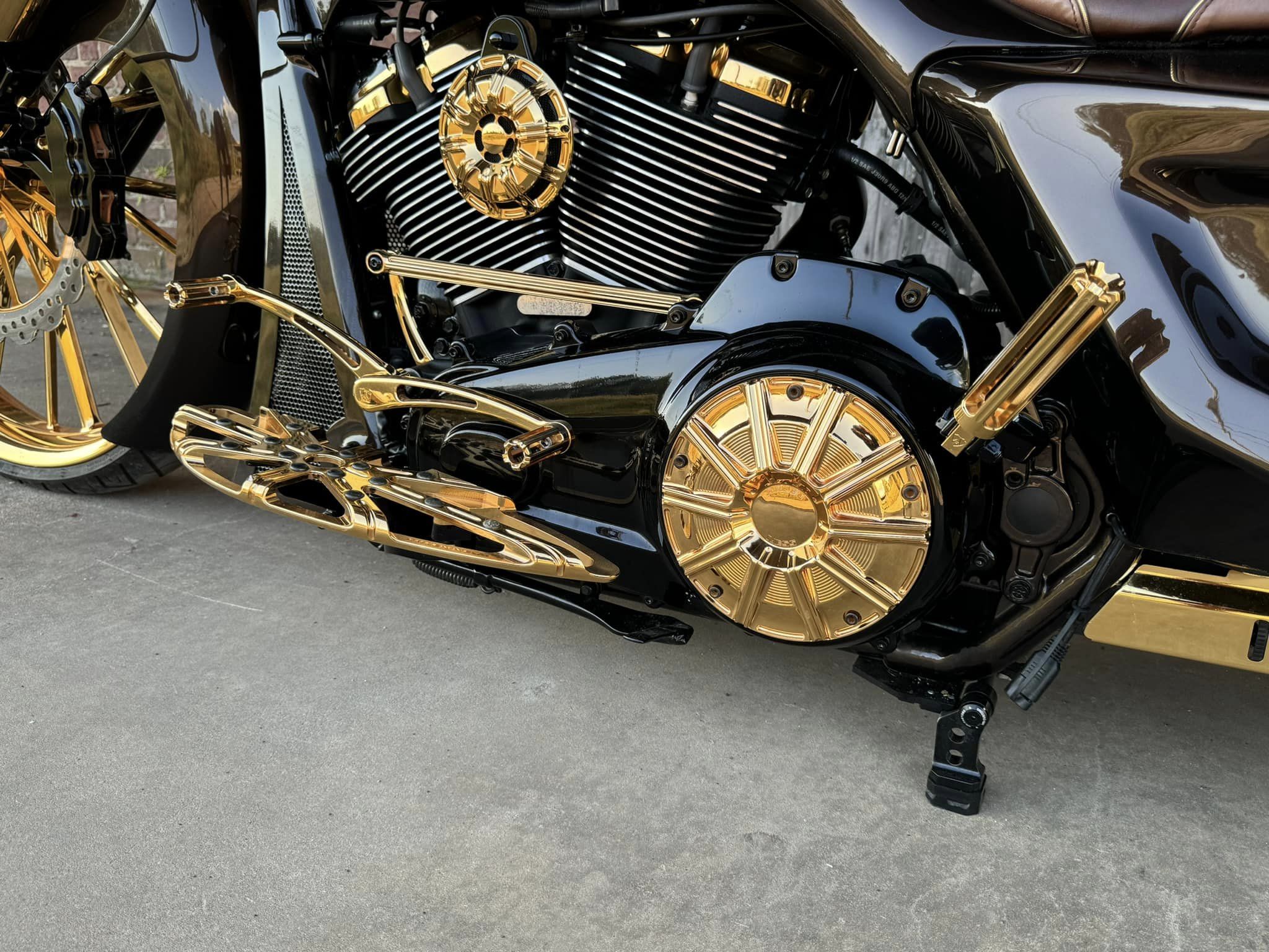 2017 30" VIP Luxury Street Glide