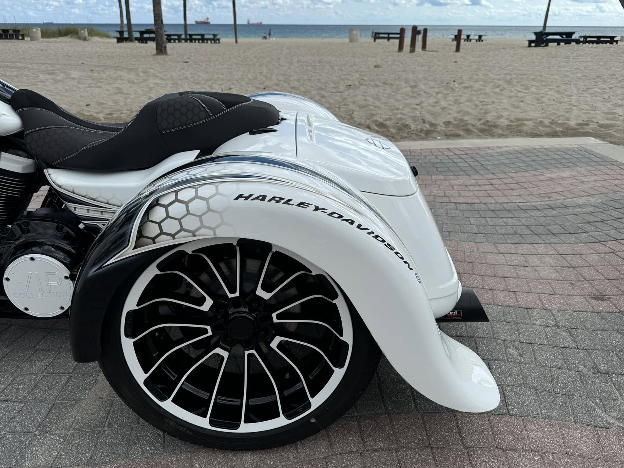 2023 21" Fat Tire Road Glide RG3 Trike