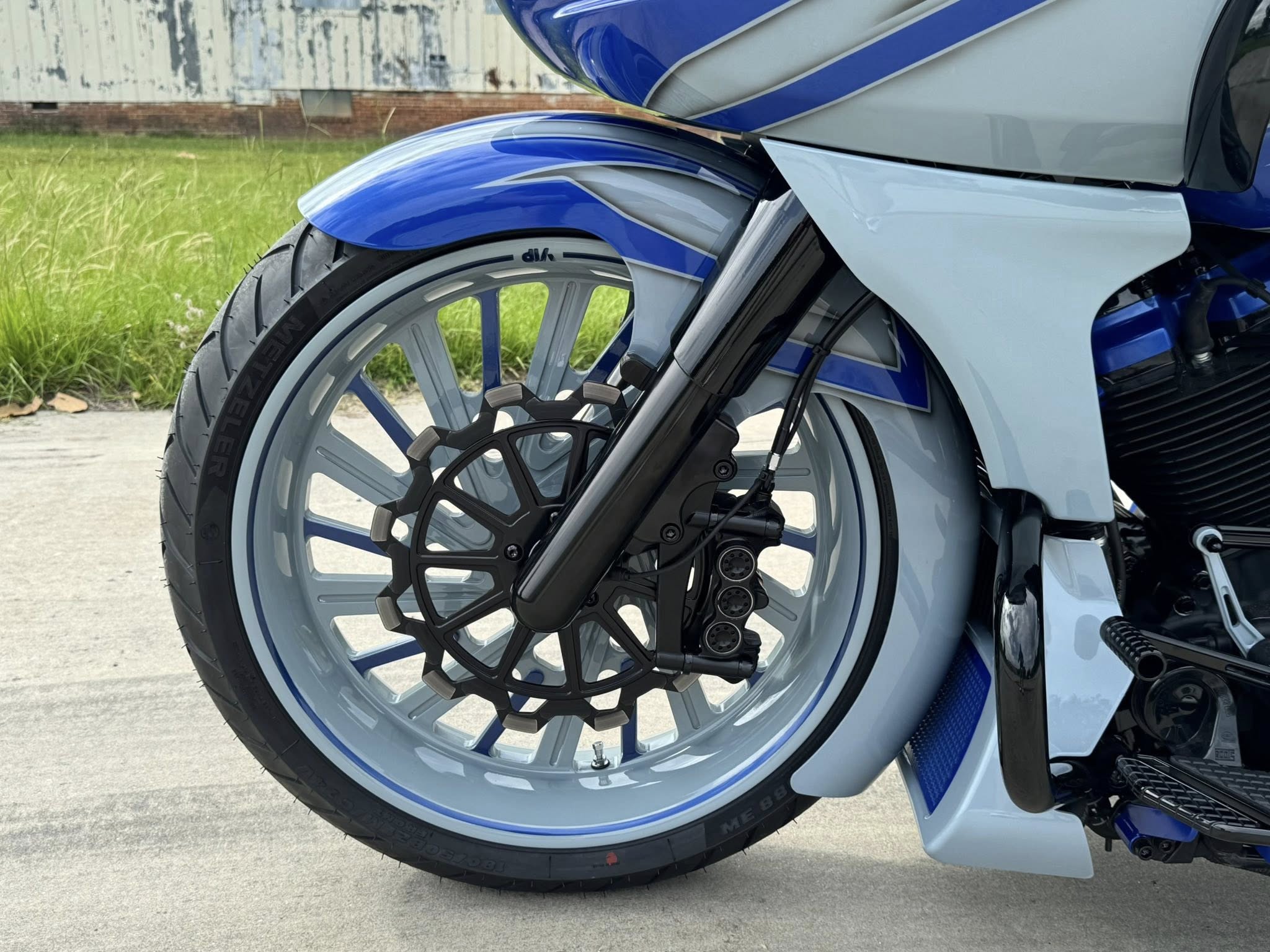 2025 21" Fat Tire Road Glide