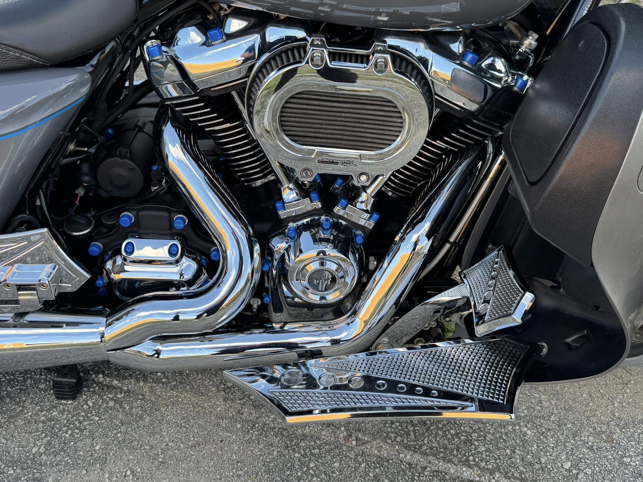 2022 Harley-Davidson 23" Fat Tire Road Glide Limited