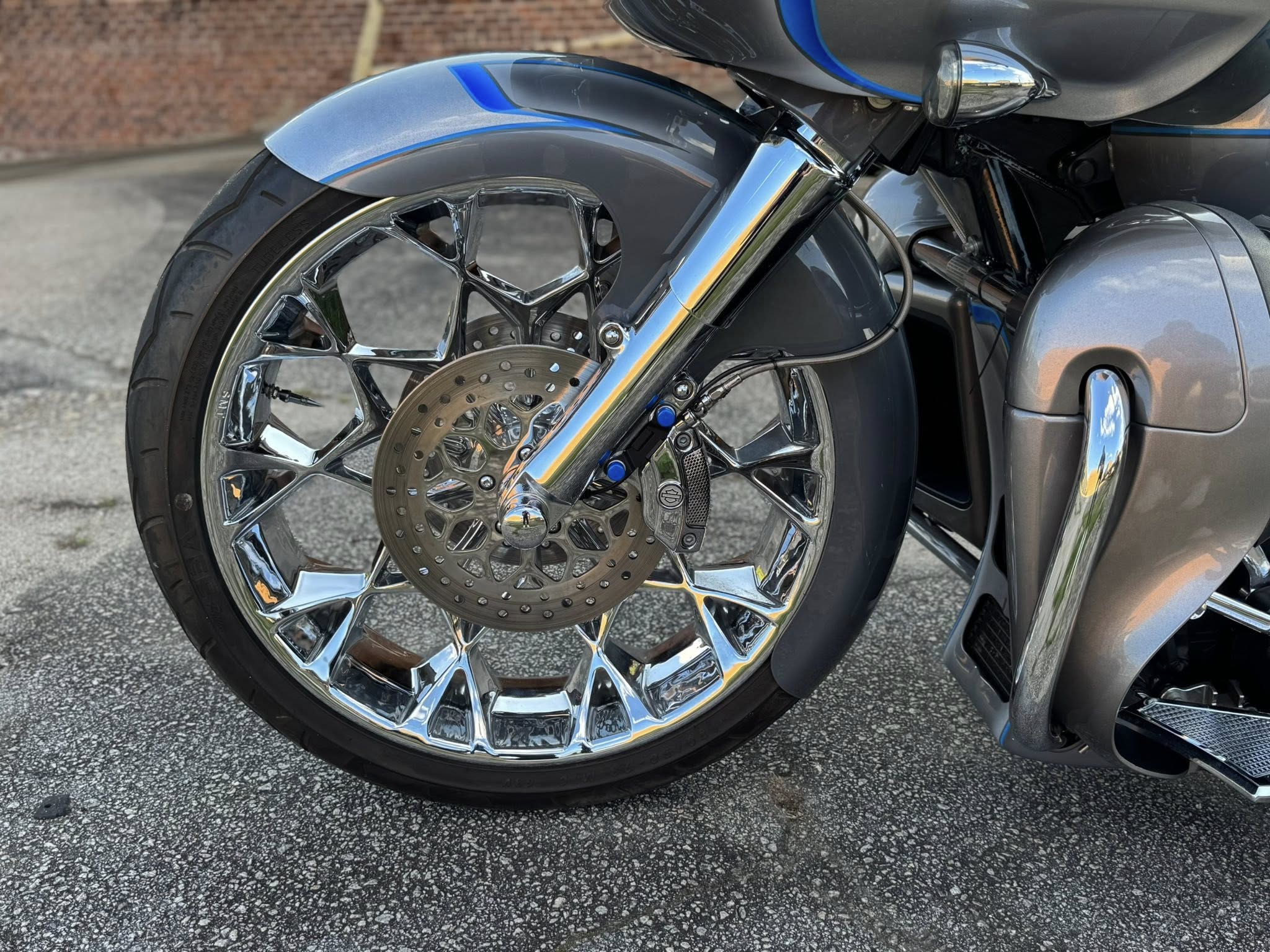 2022 Harley-Davidson 23" Fat Tire Road Glide Limited