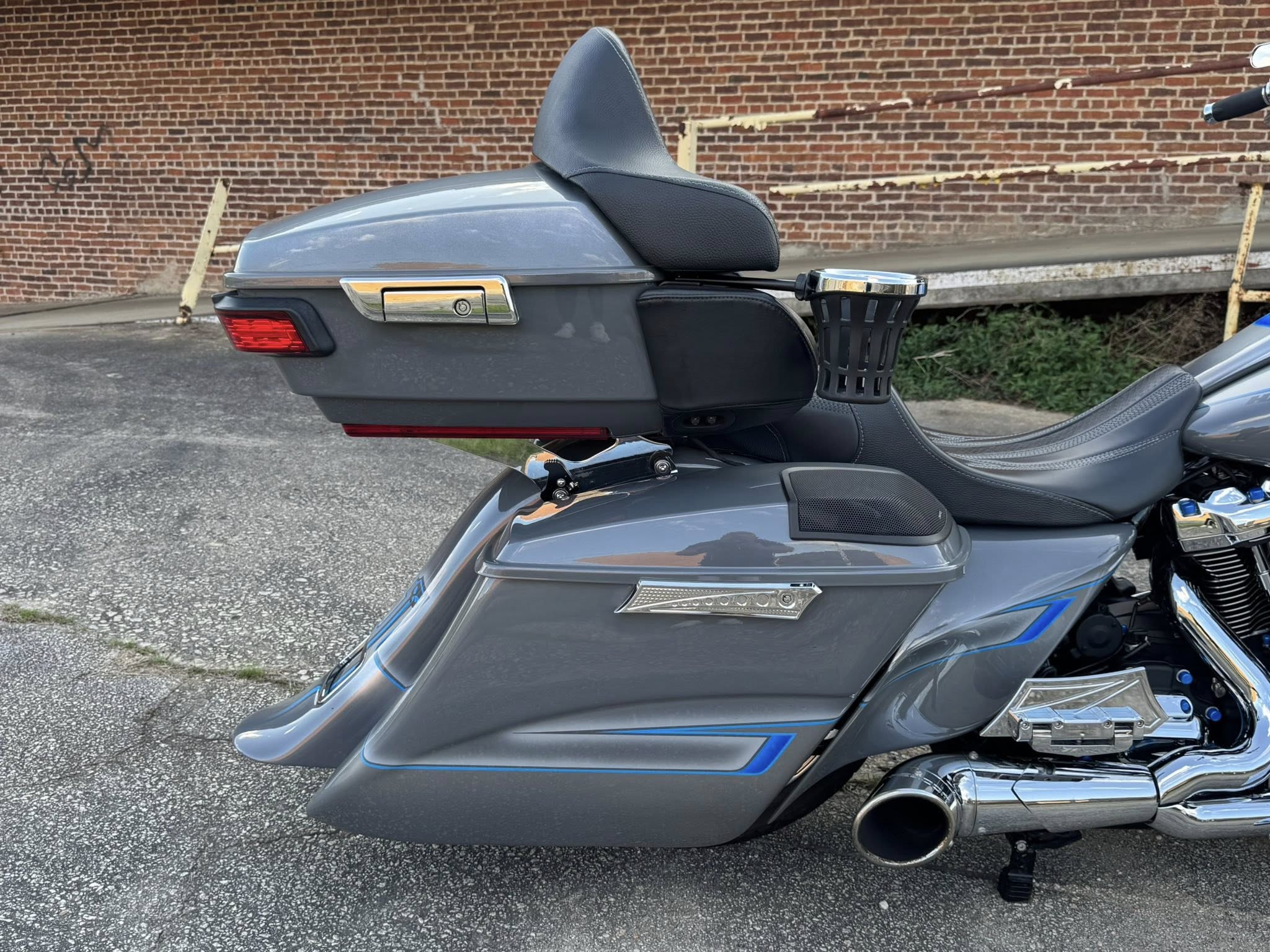 2022 Harley-Davidson 23" Fat Tire Road Glide Limited