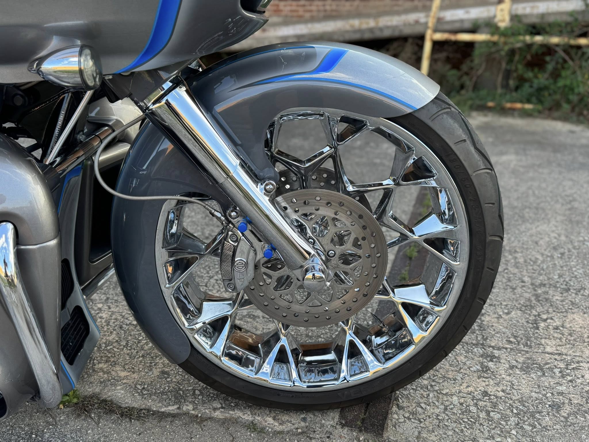 2022 Harley-Davidson 23" Fat Tire Road Glide Limited