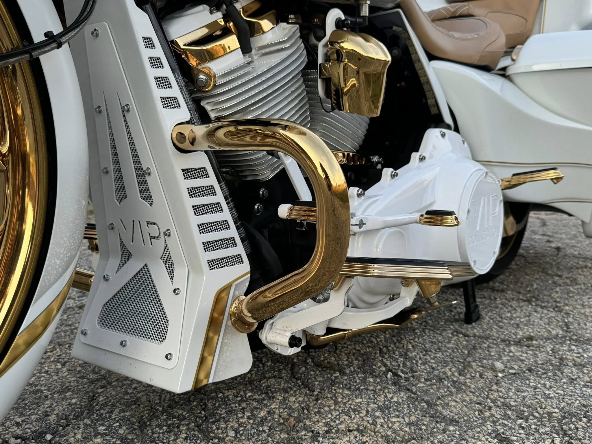 2021 Harley-Davidson 24K Gold 26" Road Glide