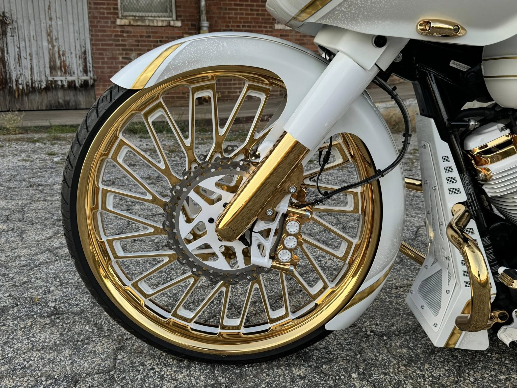 2021 Harley-Davidson 24K Gold 26" Road Glide