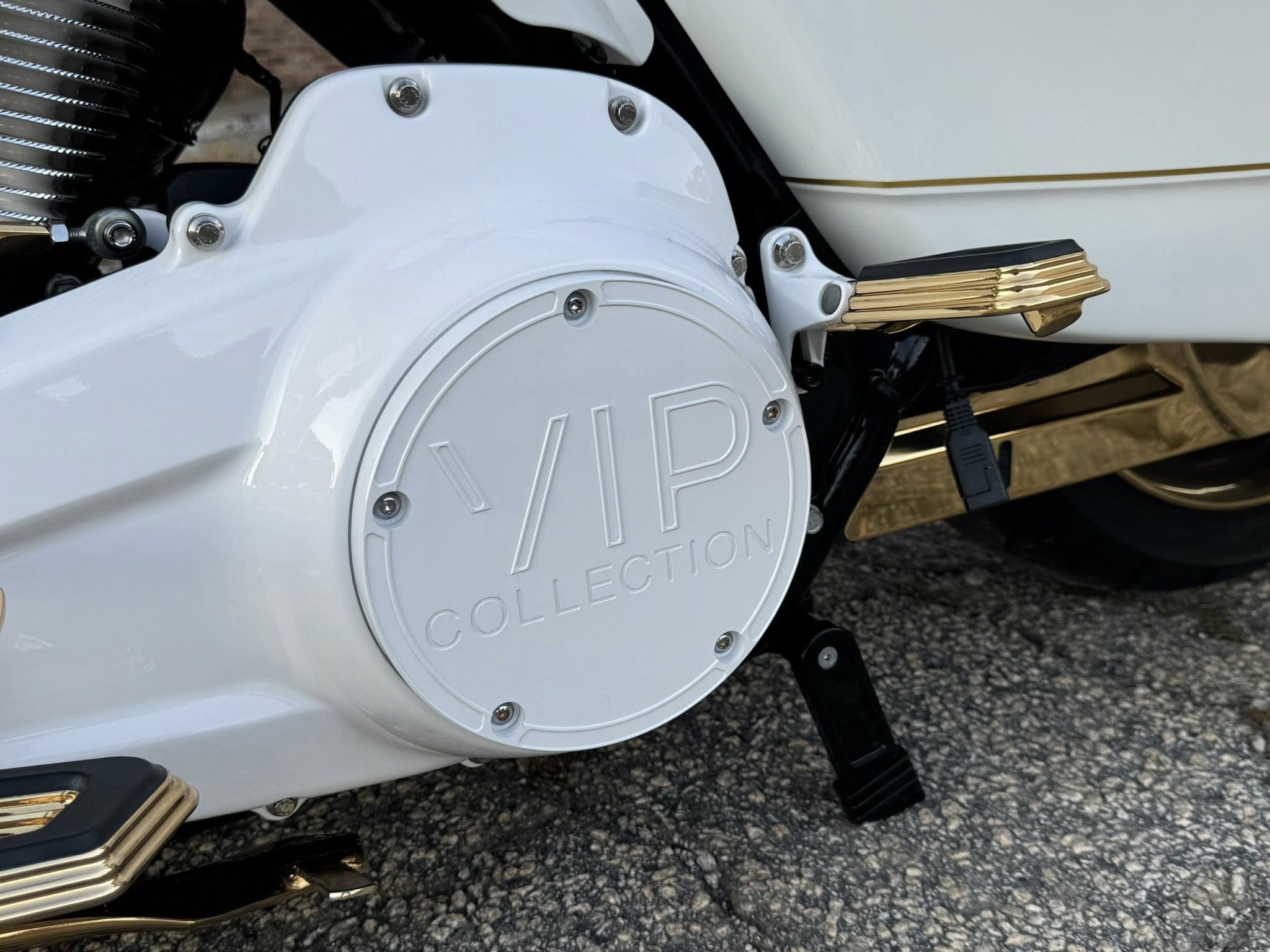 2021 Harley-Davidson 24K Gold 26" Road Glide