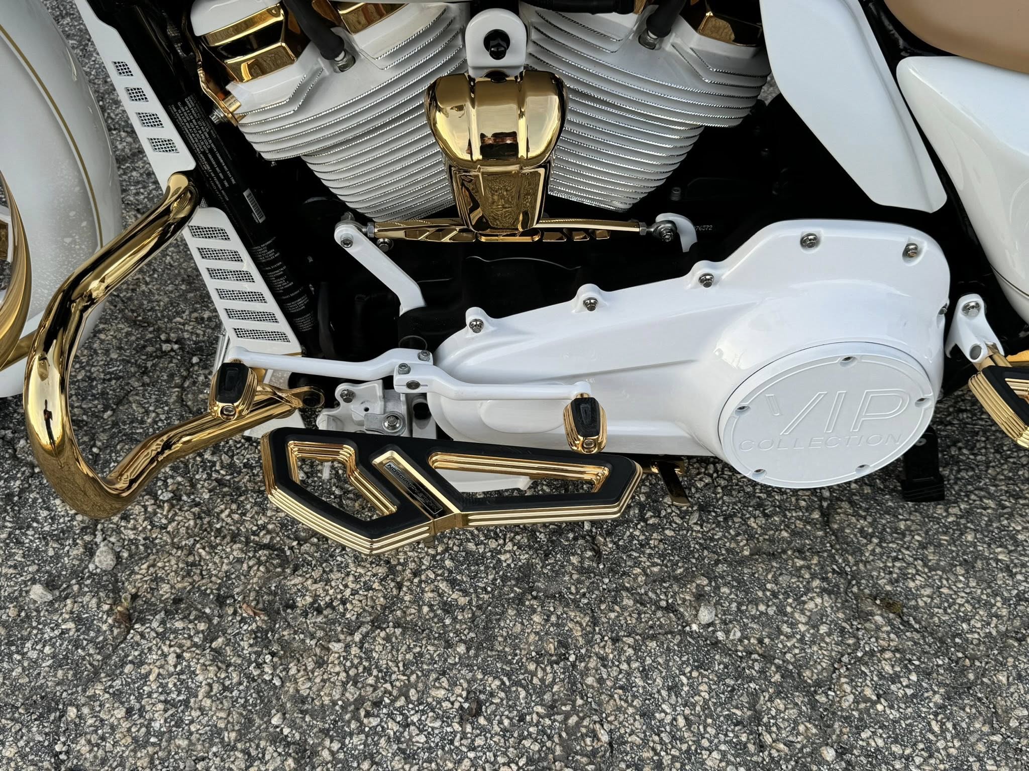 2021 Harley-Davidson 24K Gold 26" Road Glide