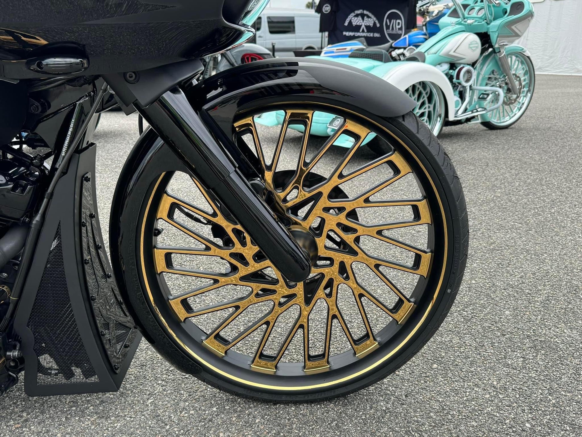 2023 26” VIP Road Glide – Woodlawn Baggers